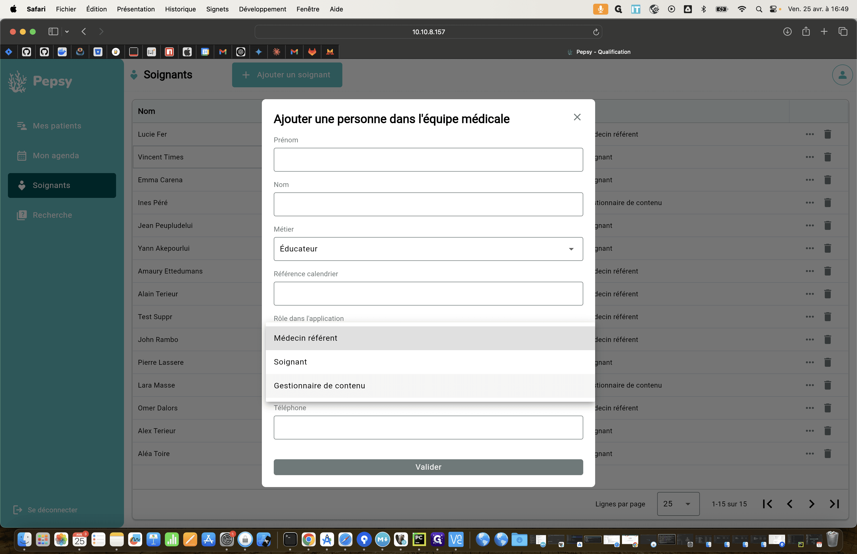 Step #14: Vous devez ensuite choisir le rôle que le soignant aura dans l'application.